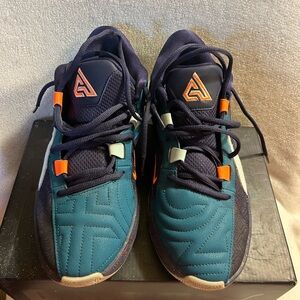 Nike Women's Teal and Dark Blue Sneakers